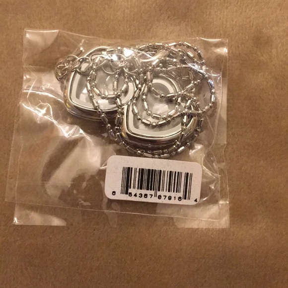 NWOT - Double Heart-shaped Glass Locket. - Picture 5 of 5